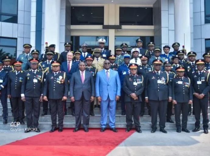6ème promotion de l’Ecole Supérieure d’Administration Militaire, Tshisekedi a remis 245 brevets aux diplômés du Collège des Hautes études de stratégie et de défense